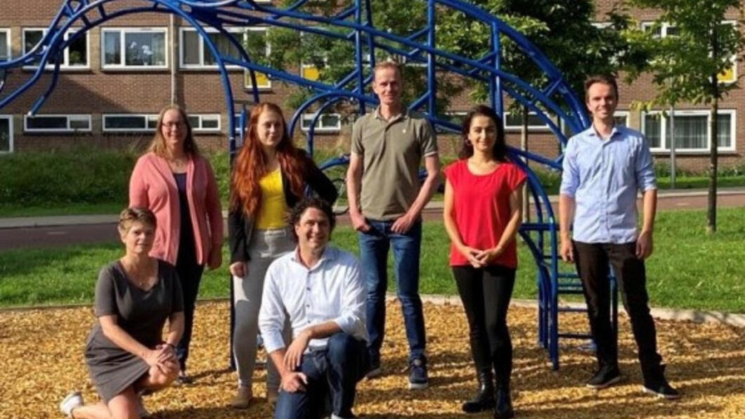 Op de foto (in de bijlage) vlnr: Anne-Marie de Smalen, Hilda van ’t Riet, Renée Peereboom, Matthijs Sikkes, Egbert Bouwhuis, Yeliz Yildiz-Kaya en Tijl de Bruijn.