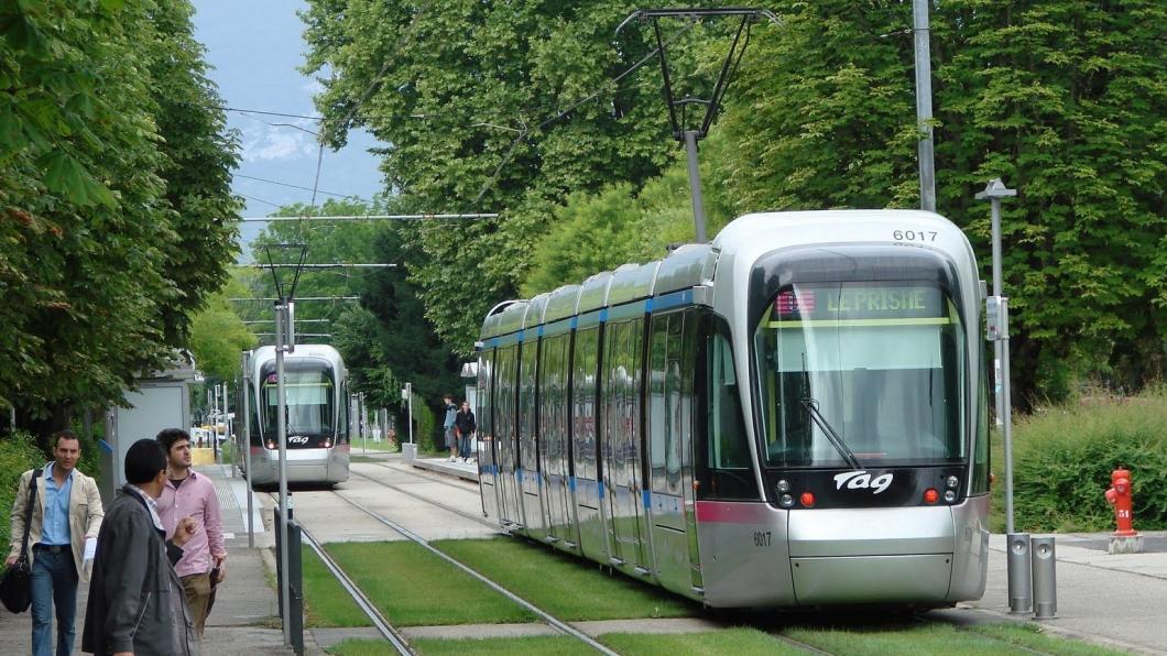 Light rail tram trein.jpg