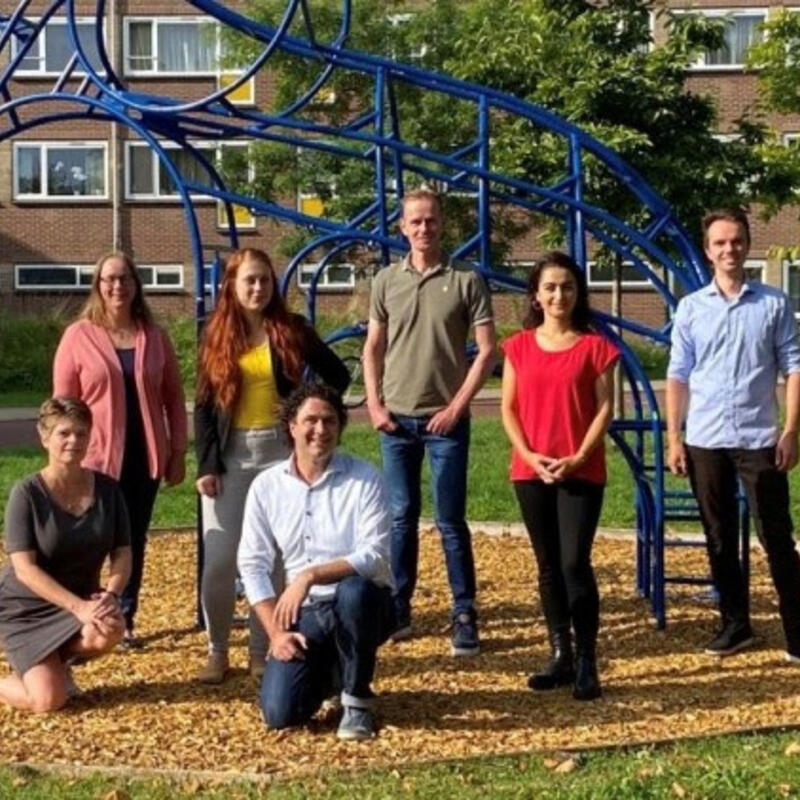 Op de foto (in de bijlage) vlnr: Anne-Marie de Smalen, Hilda van ’t Riet, Renée Peereboom, Matthijs Sikkes, Egbert Bouwhuis, Yeliz Yildiz-Kaya en Tijl de Bruijn.